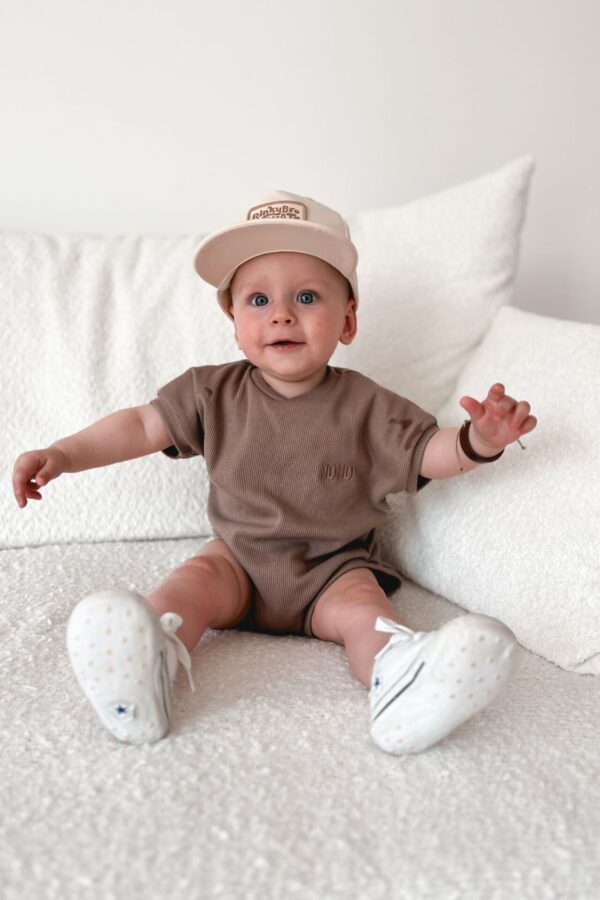 KOSZULKA-BODY DZIECIĘCA PRĄŻEK LATTE