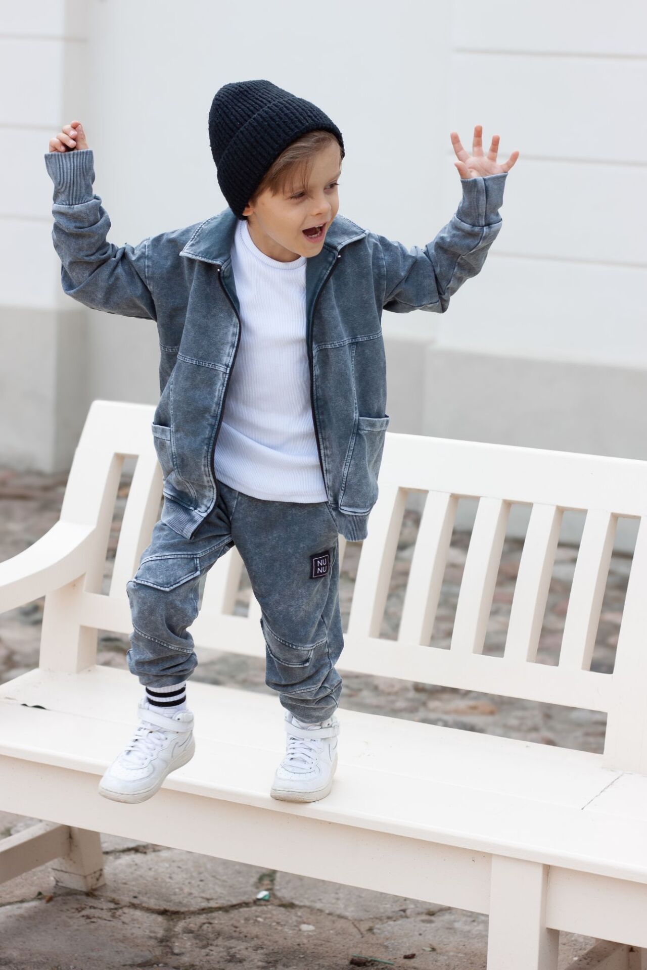 SPODNIE DZIECIĘCE DRESOWE DEKATYZOWANE Z PATKAMI GREY - obrazek 6