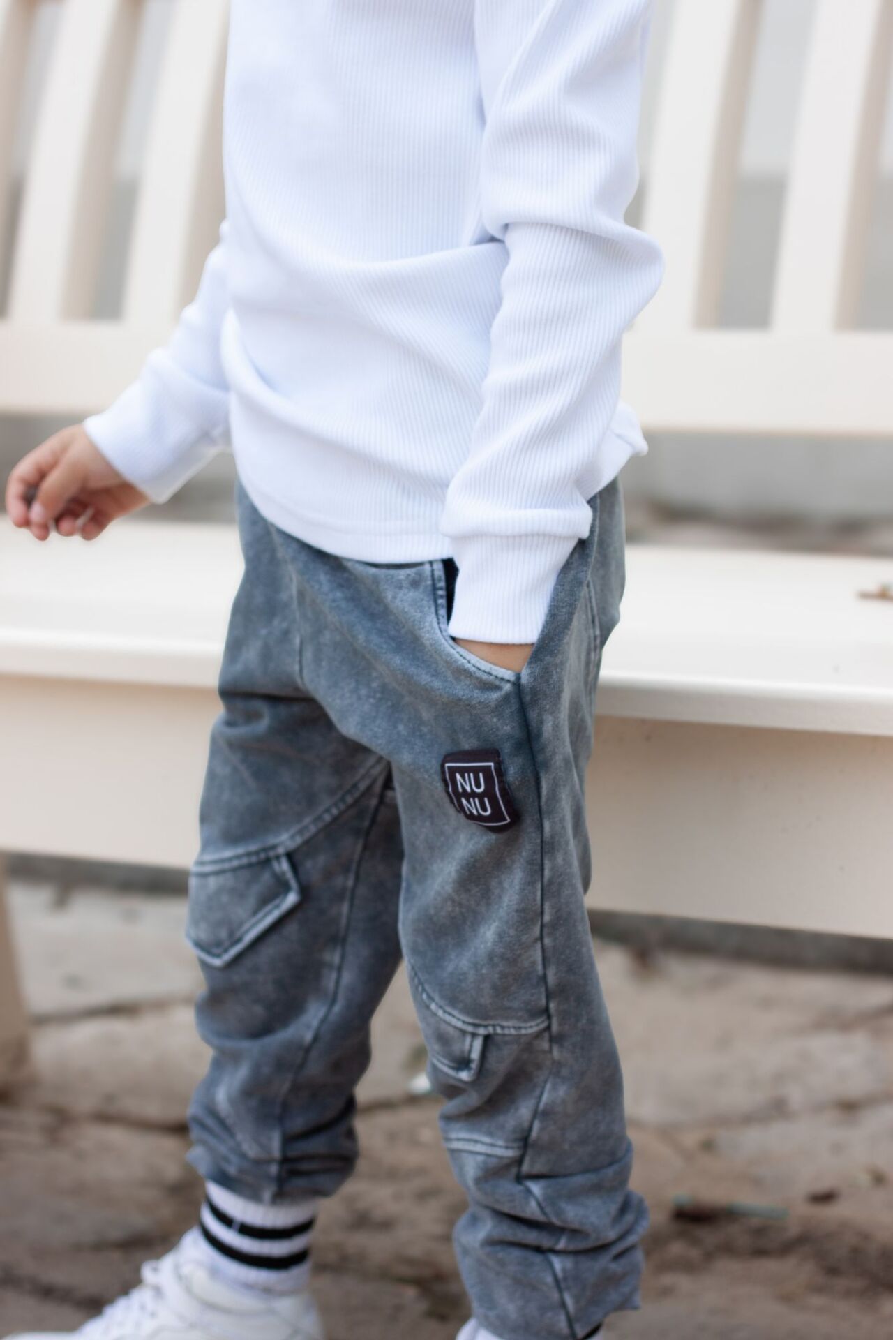 SPODNIE DZIECIĘCE DRESOWE DEKATYZOWANE Z PATKAMI GREY - obrazek 7