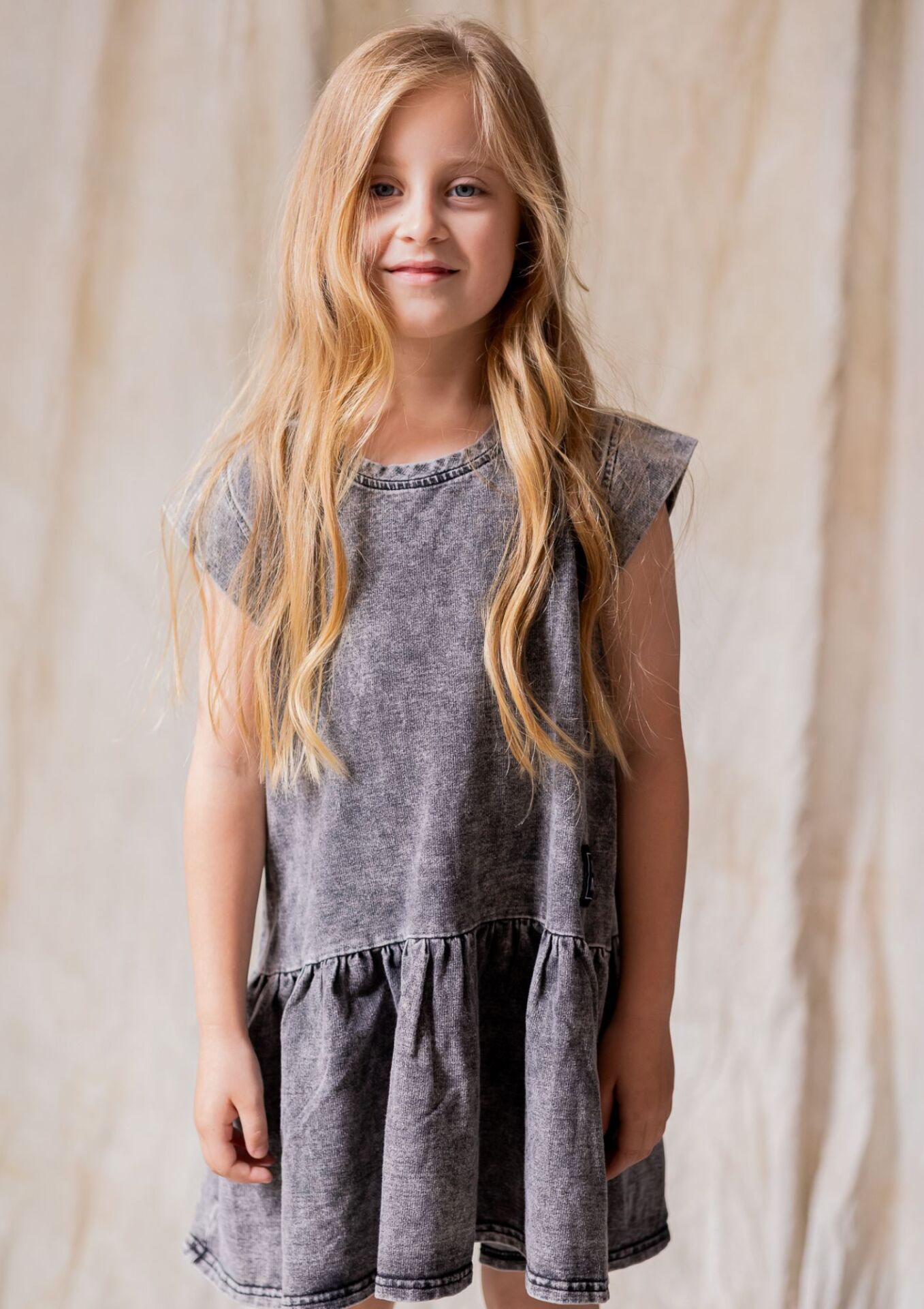 Sukienka dziecięca JEANS czarna - obrazek 3