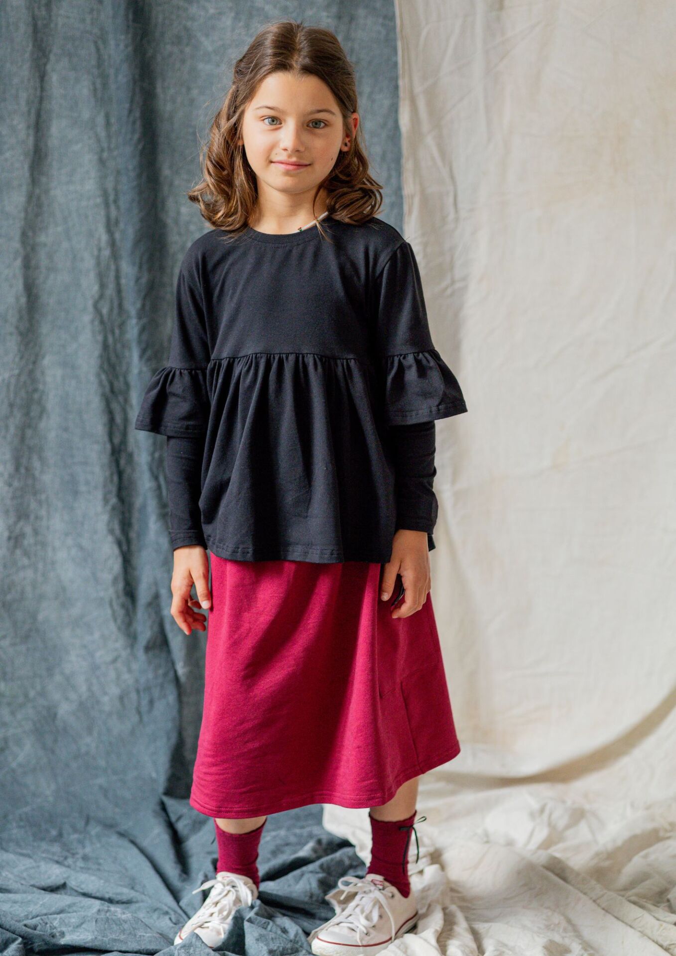 Spódniczka dziecięca DRESOWA bordo NUNU Bluzka dziecięca Z FALBANKĄ black