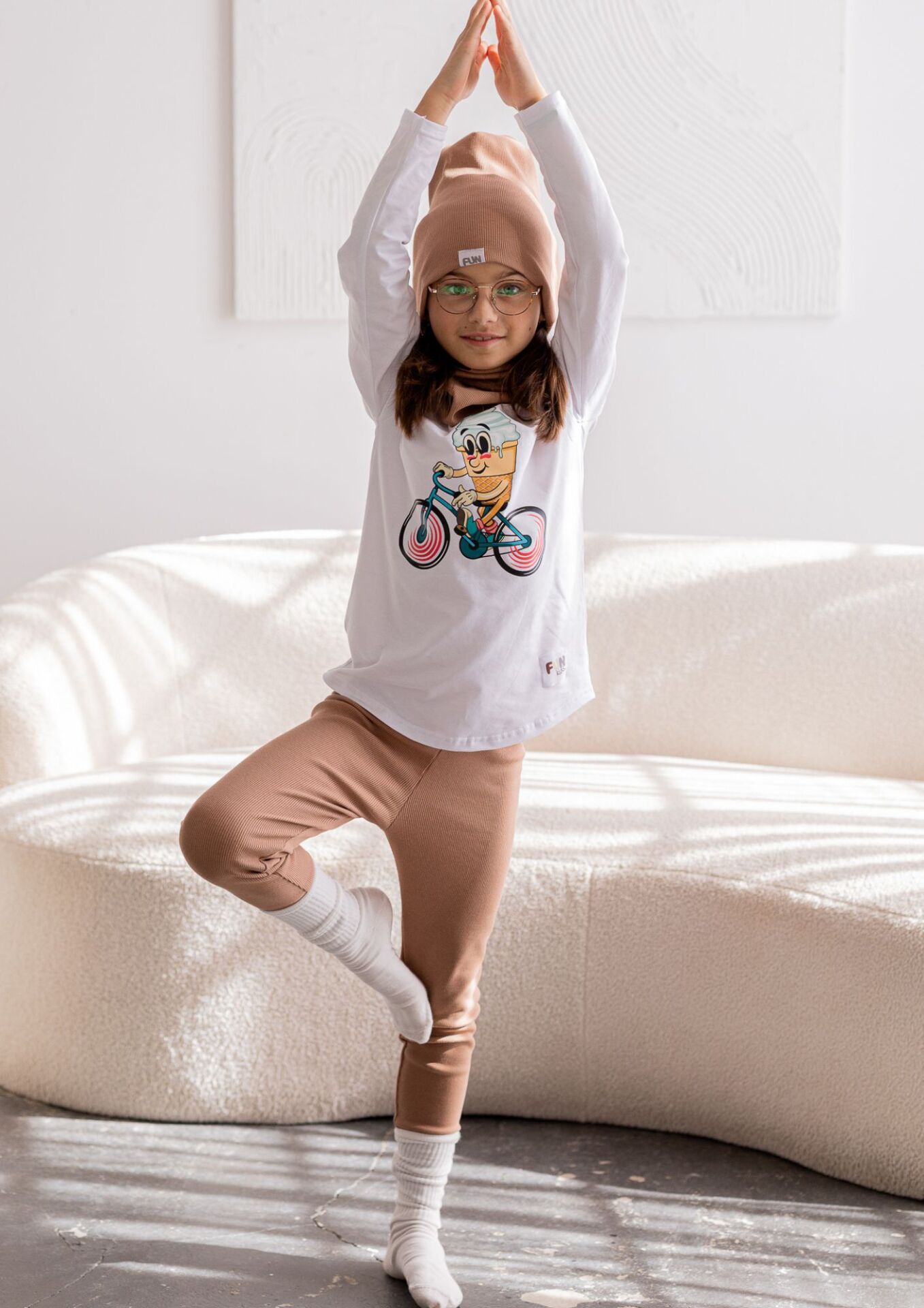 Legginsy dziecięce prążek camel Koszulka dziecięca długi rękaw white FUN KIDS