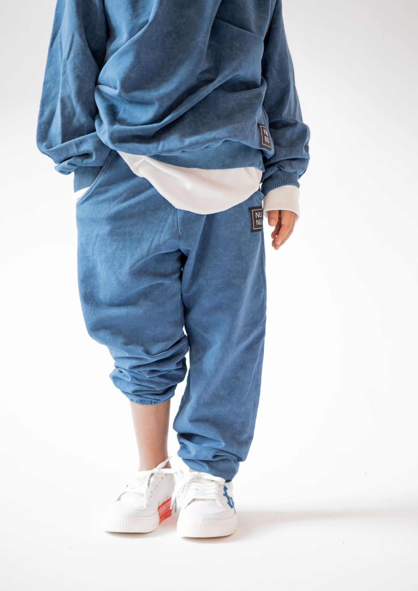 Spodnie dziecięce DEKATYZOWANE VINTAGE blue Bluza dziecięca VINTAGE blue NUNU