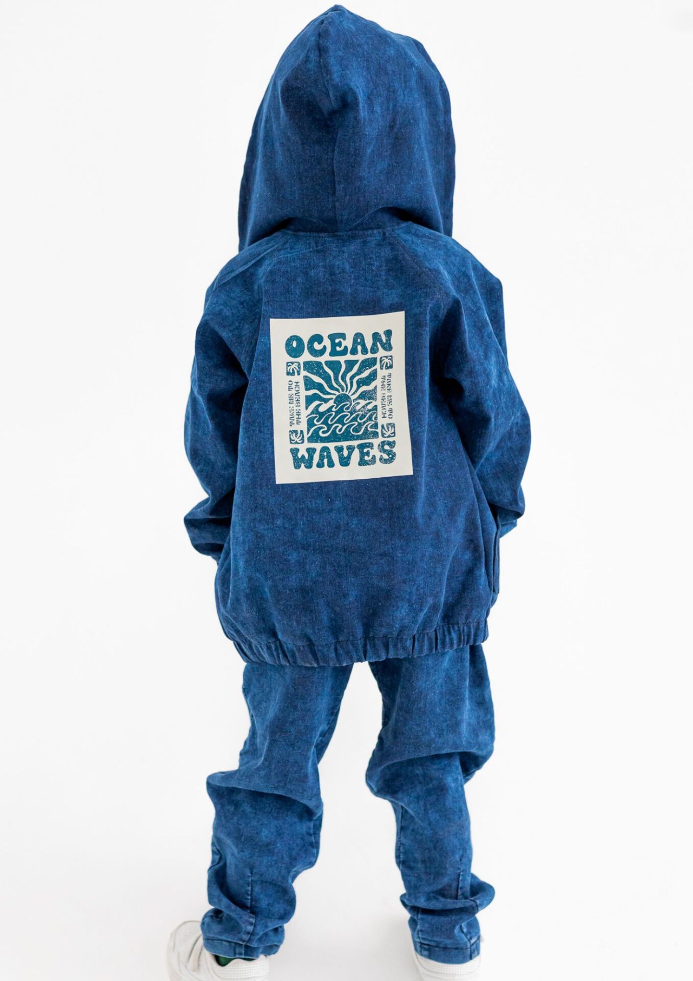 Spodnie dziecięce BOYFRIEND JEANS dark blue Kurtka dziecięca JEANS z kapturem dark blue NUNU