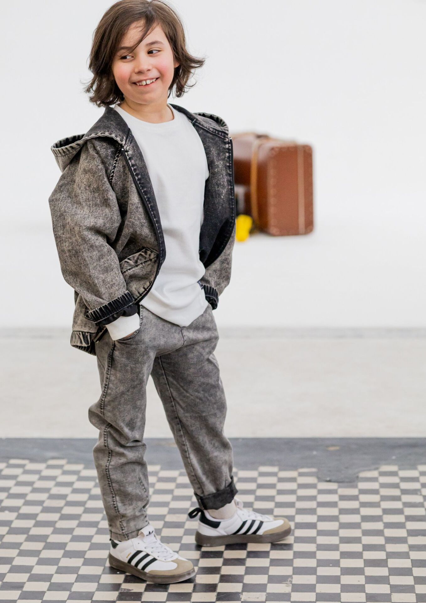 Spodnie dziecięce BOYFRIEND JEANS black Kurtka dziecięca JEANS z kapturem black NUNU