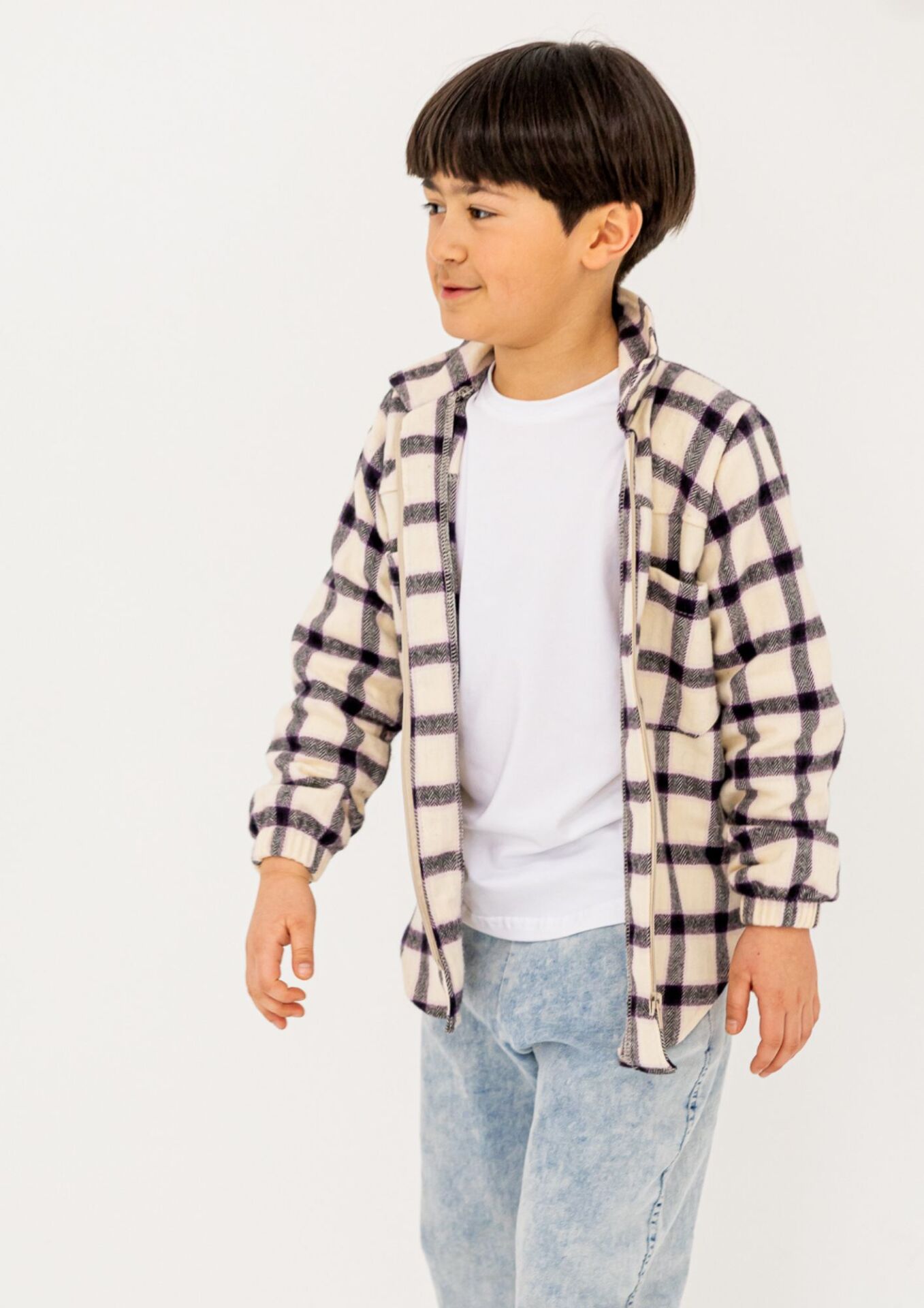 Spodnie dziecięce BOYFRIEND JEANS blue Koszula dziecięca KRATA śliwka NUNU