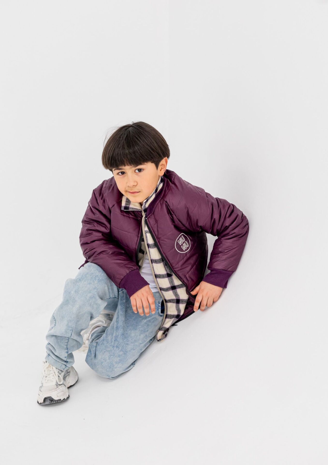 Spodnie dziecięce BOYFRIEND JEANS blue Kurtka dziecięca PIKOWANA burgund NUNU