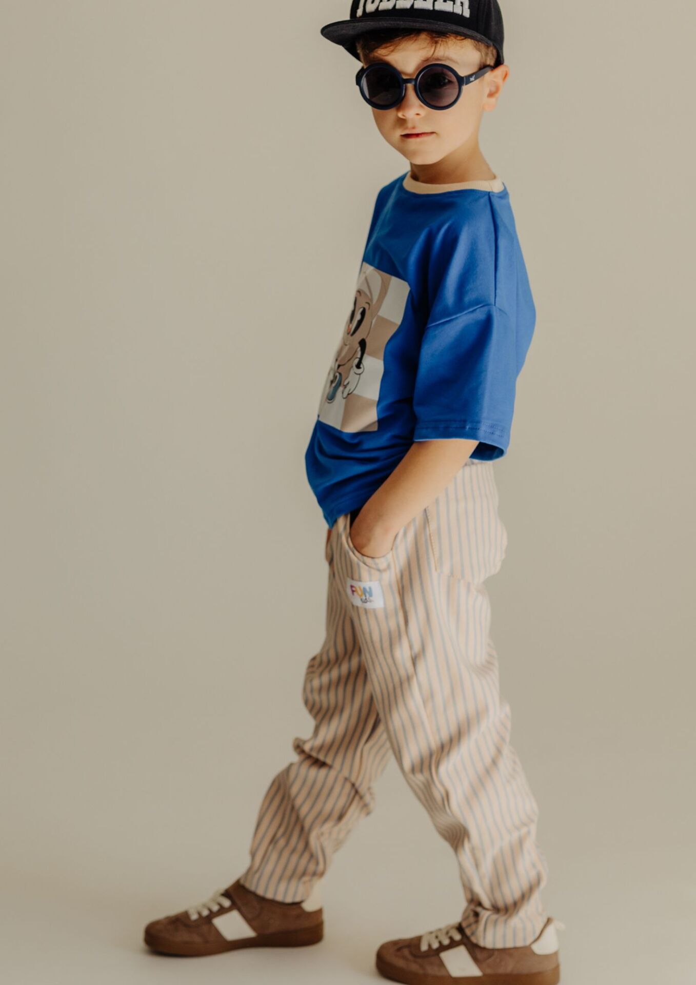Spodnie dziecięce BOYFRIEND PASKI baby blue FUN KIDS Koszulka dziecięca krótki rękaw EMOTIKON chaber-beige FUN KIDS