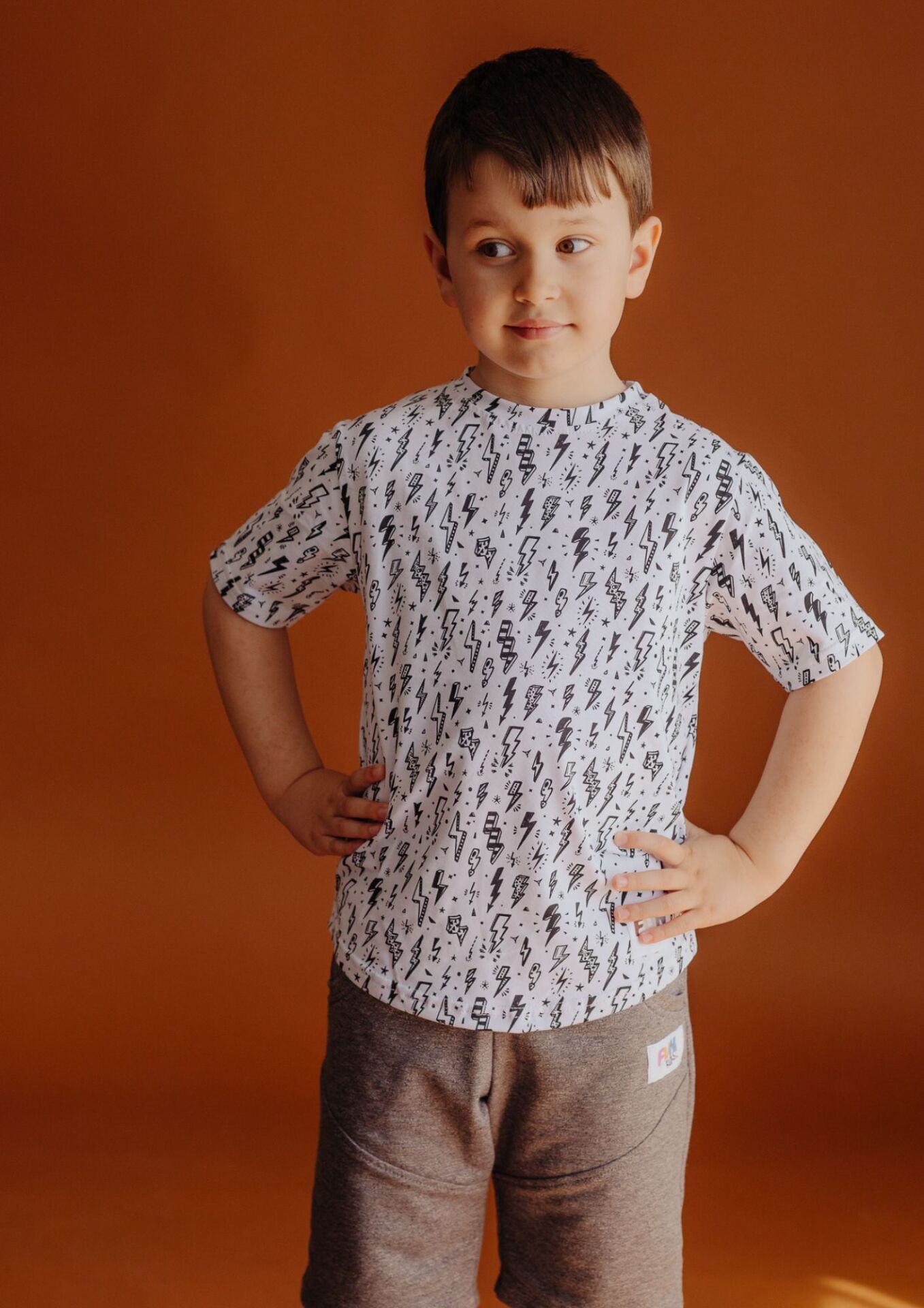 Szorty dziecięce MELANŻ grey FUN KIDS 	Koszulka dziecięca krótki rękaw STORM BLACK white FUN KIDS