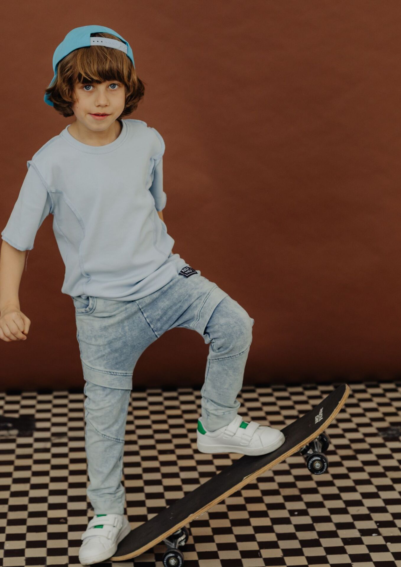 Spodnie dziecięce JOGGERY z zakładką jeans light blue - obrazek 3