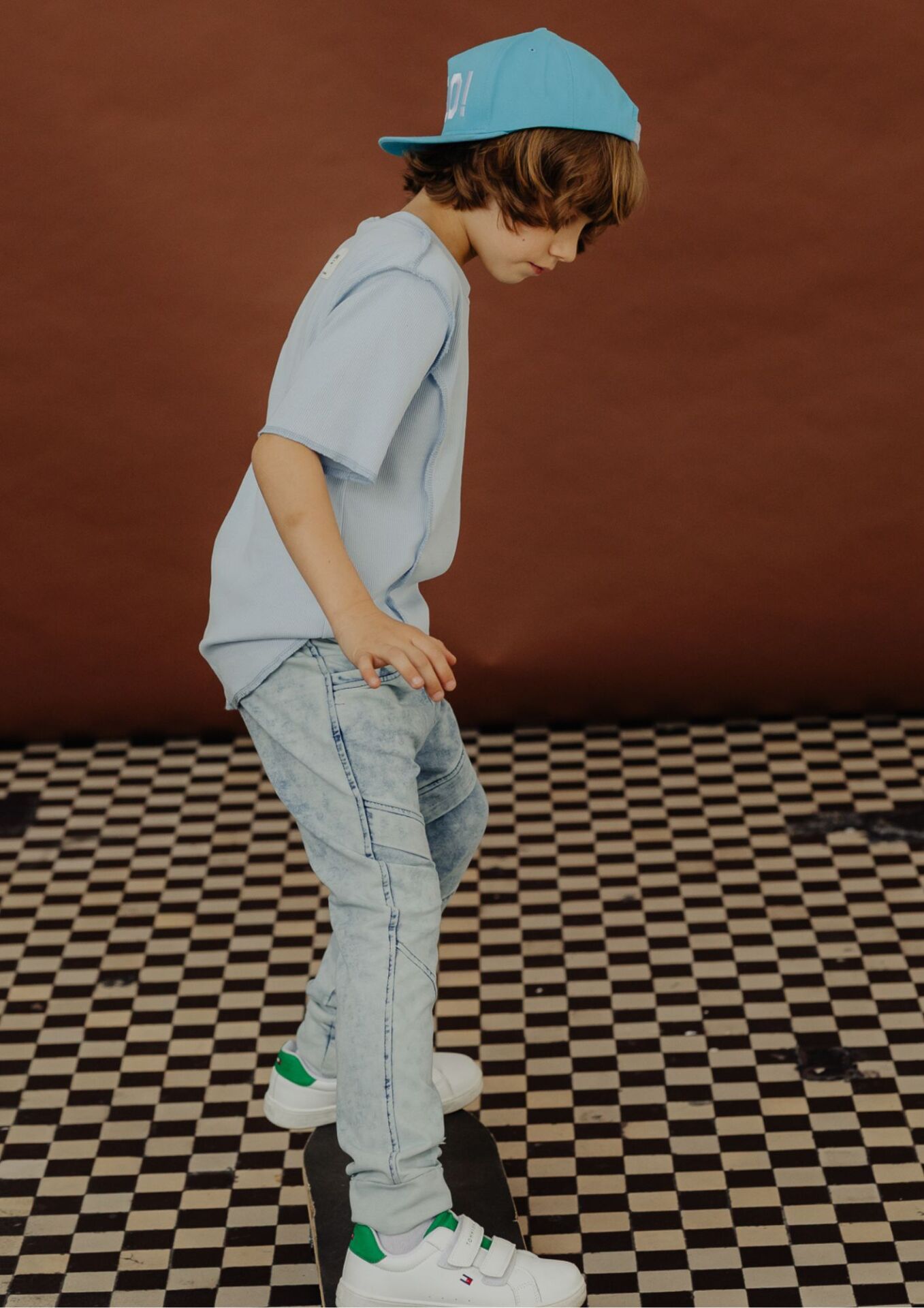 Spodnie dziecięce JOGGERY z zakładką jeans light blue - obrazek 4