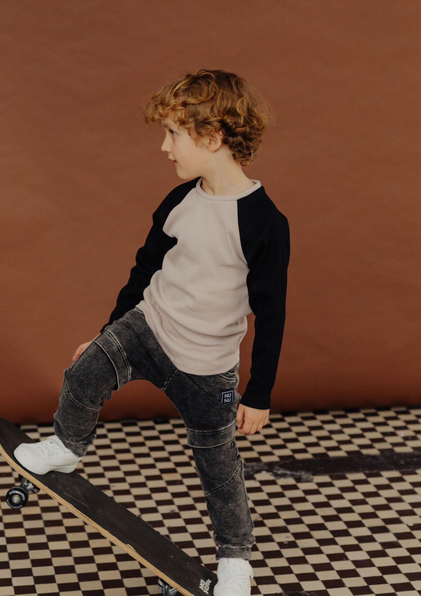 Spodnie dziecięce ZAKŁADKA jeans black Koszulka dziecięca długi rękaw DUO COLOR black NUNU
