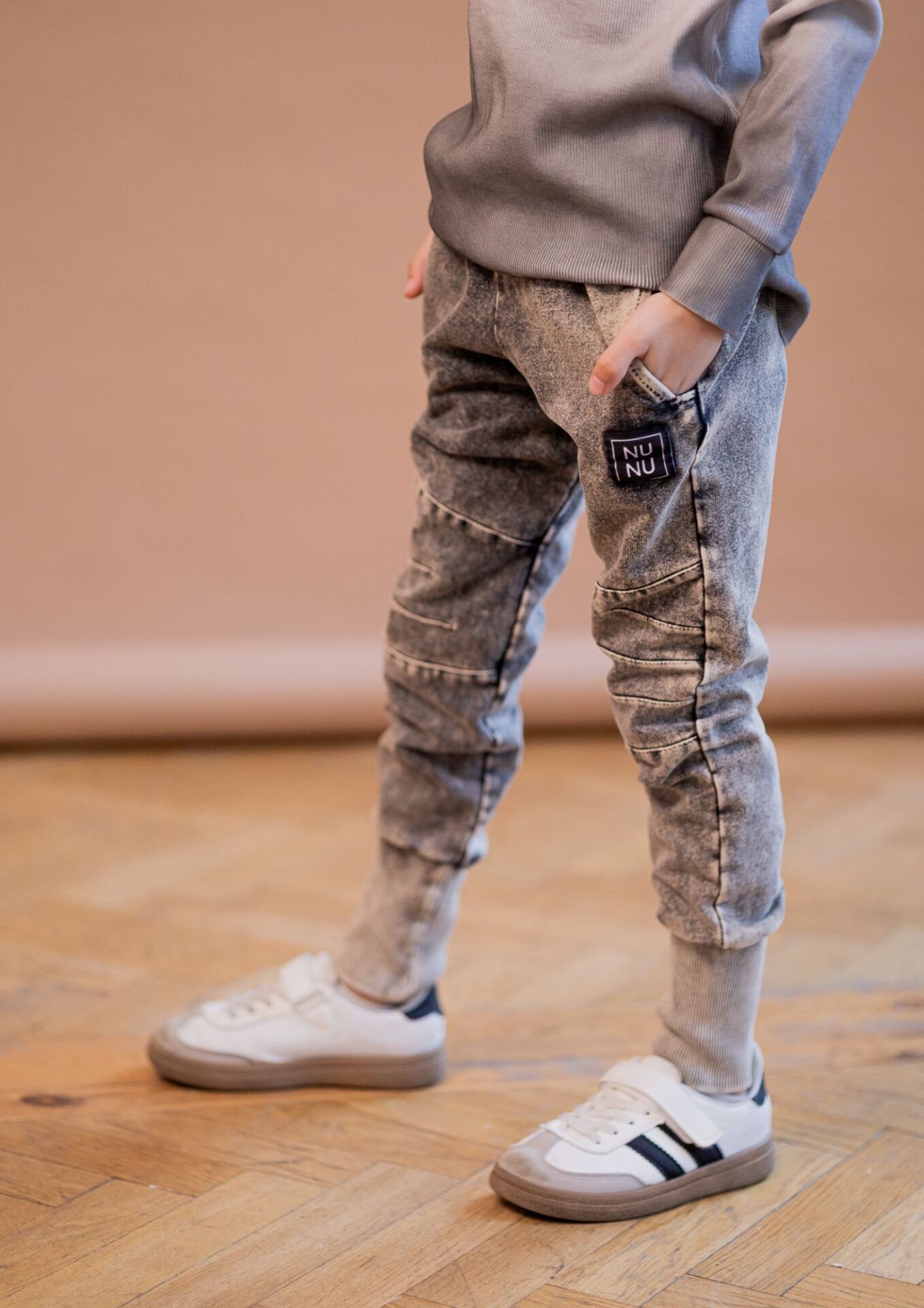 Spodnie dziecięce Joggery Light Black - obrazek 3